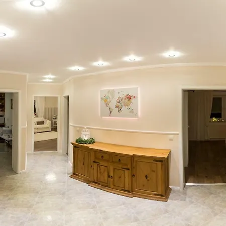 - In Der Naehe Phantasialand Bruehl Und Palmenparadies Therme Euskirchen *