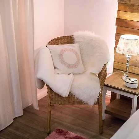 - In Der Naehe Phantasialand Bruehl Und Palmenparadies Therme Euskirchen Appartement