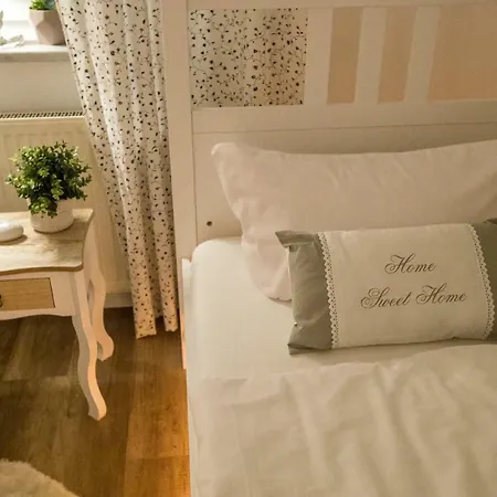 - In Der Naehe Phantasialand Bruehl Und Palmenparadies Therme Euskirchen Appartement Swisttal