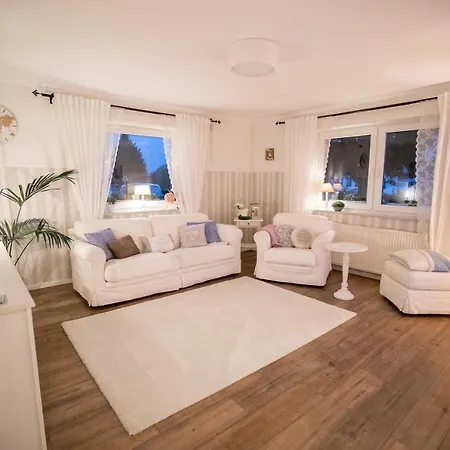 - In Der Naehe Phantasialand Bruehl Und Palmenparadies Therme Euskirchen Appartement Swisttal