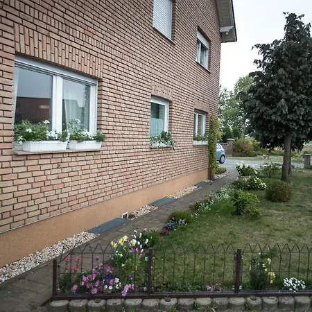 - In Der Naehe Phantasialand Bruehl Und Palmenparadies Therme Euskirchen Appartement *