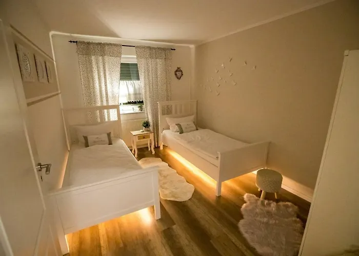 - In Der Naehe Phantasialand Bruehl Und Palmenparadies Therme Euskirchen *