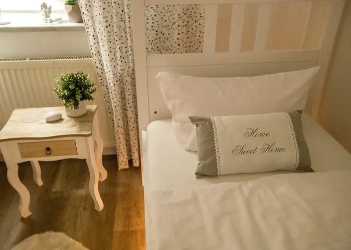 - In Der Naehe Phantasialand Bruehl Und Palmenparadies Therme Euskirchen Appartement Swisttal