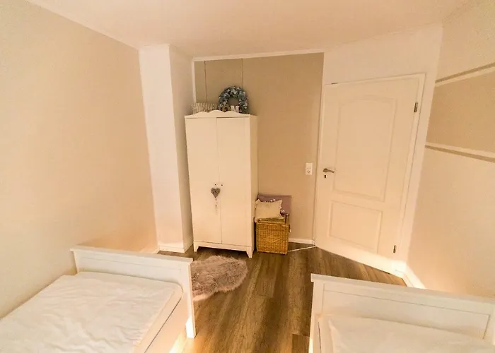 - In Der Naehe Phantasialand Bruehl Und Palmenparadies Therme Euskirchen *