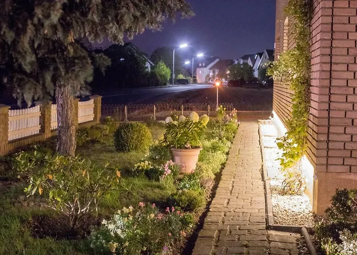 - In Der Naehe Phantasialand Bruehl Und Palmenparadies Therme Euskirchen *